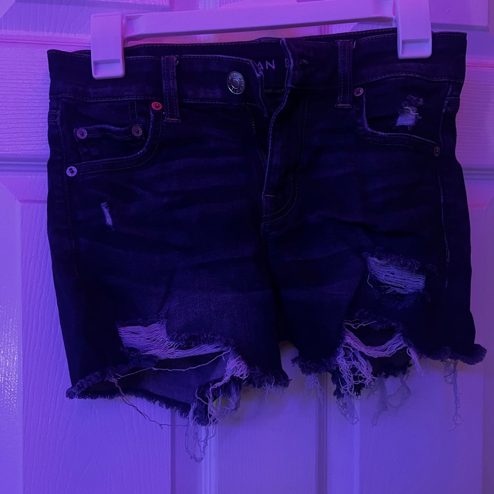 American eagle distressed dark wash jean shorts size 4 2.5” inseam